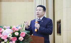 田高良：以身作则，当好学生的...